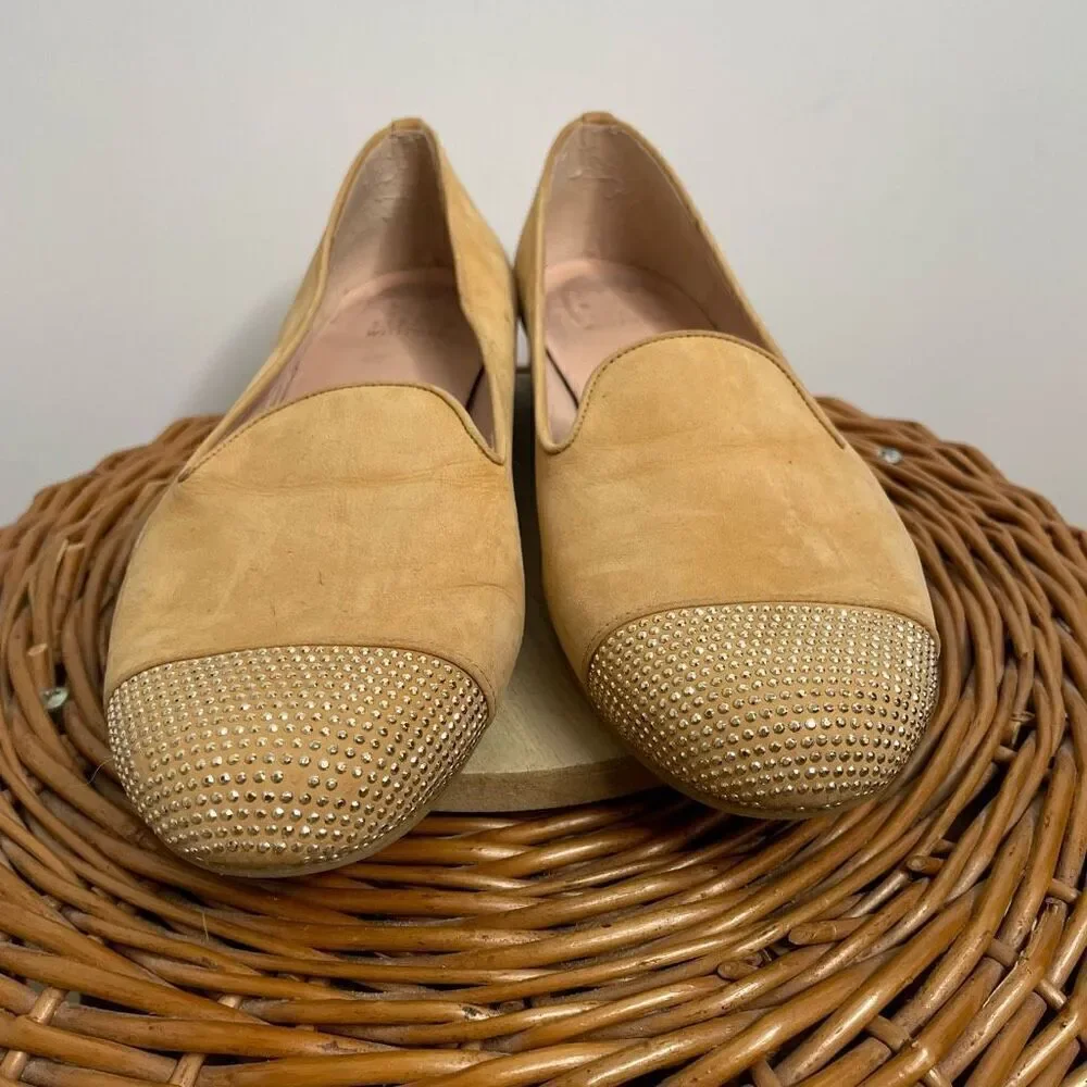 Stuart Weitzman Lingo Slip On Loafer 7.5 Beige Nubuck Nailhead Cap Toe Shoe Tan